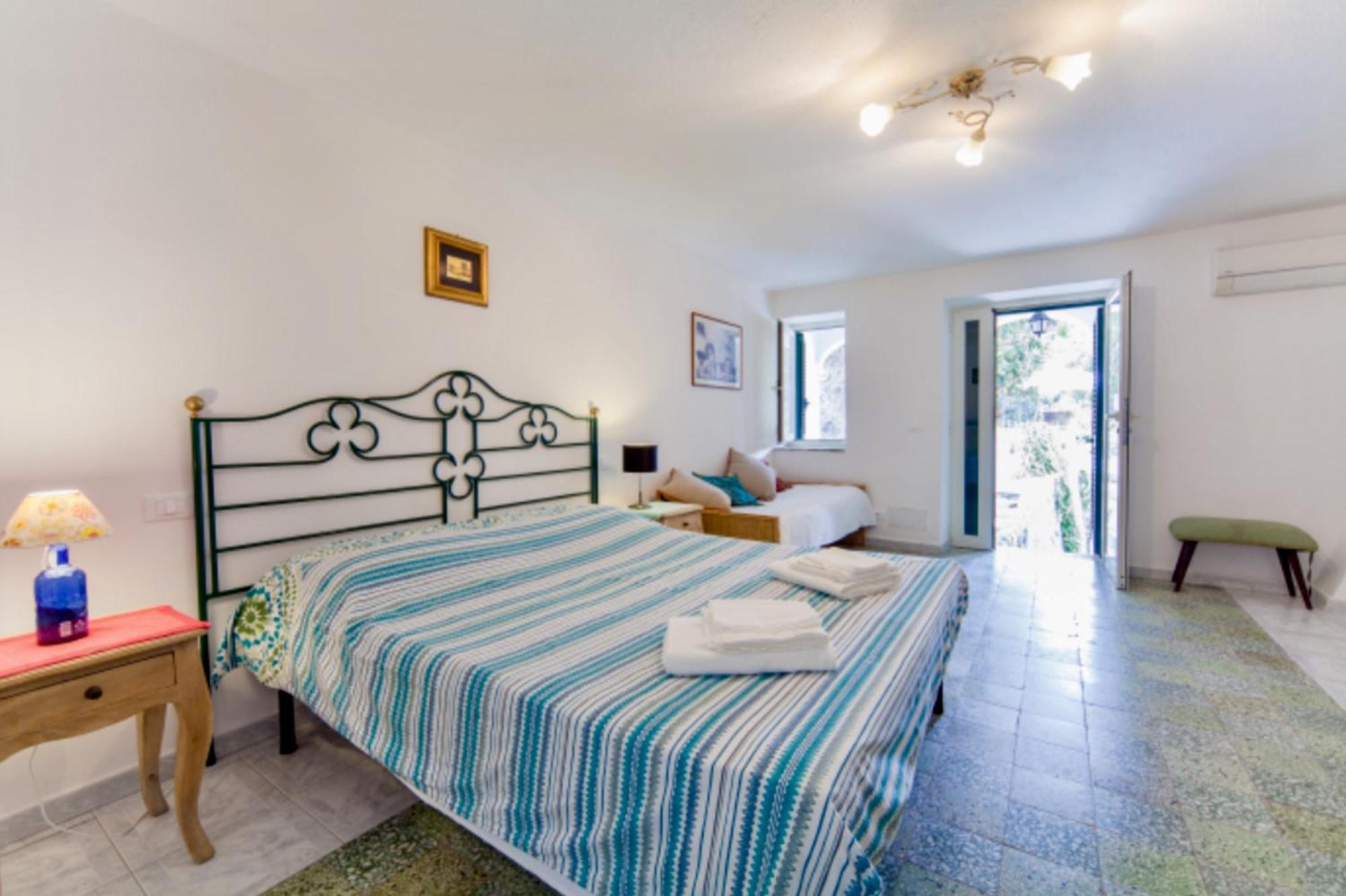 Villa Vincenzo Di Meglio Barano dʼIschia Cameră foto